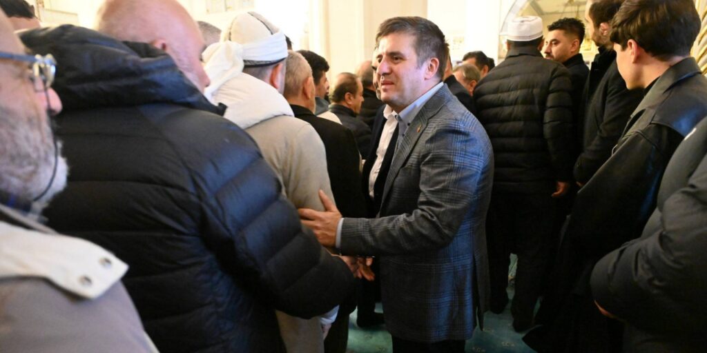 vali-sariibrahim-vatandaslarla-tek-tek-bayramlasti