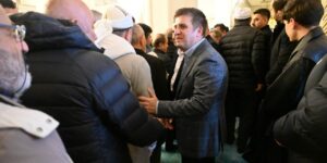 Vali Sarıibrahim vatandaşlarla tek tek bayramlaştı