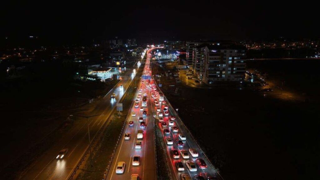 kirikkale-ankara-arasinda-40-km’lik-arac-kuyrugu-olustu.