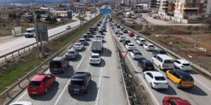 Kırıkkale’de kilometrelerce araç kuyruğu