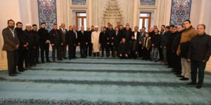 Nur Camii’nde geleneksel bayramlaşma