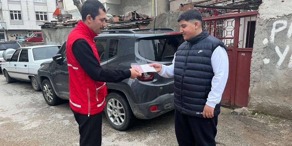 turk-kizilay’indan-cocuklara-bayram-harcligi