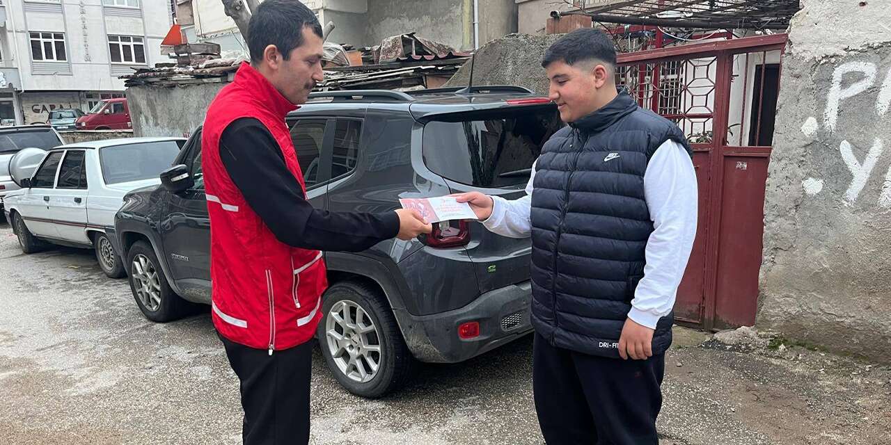 turk-kizilay’indan-cocuklara-bayram-harcligi