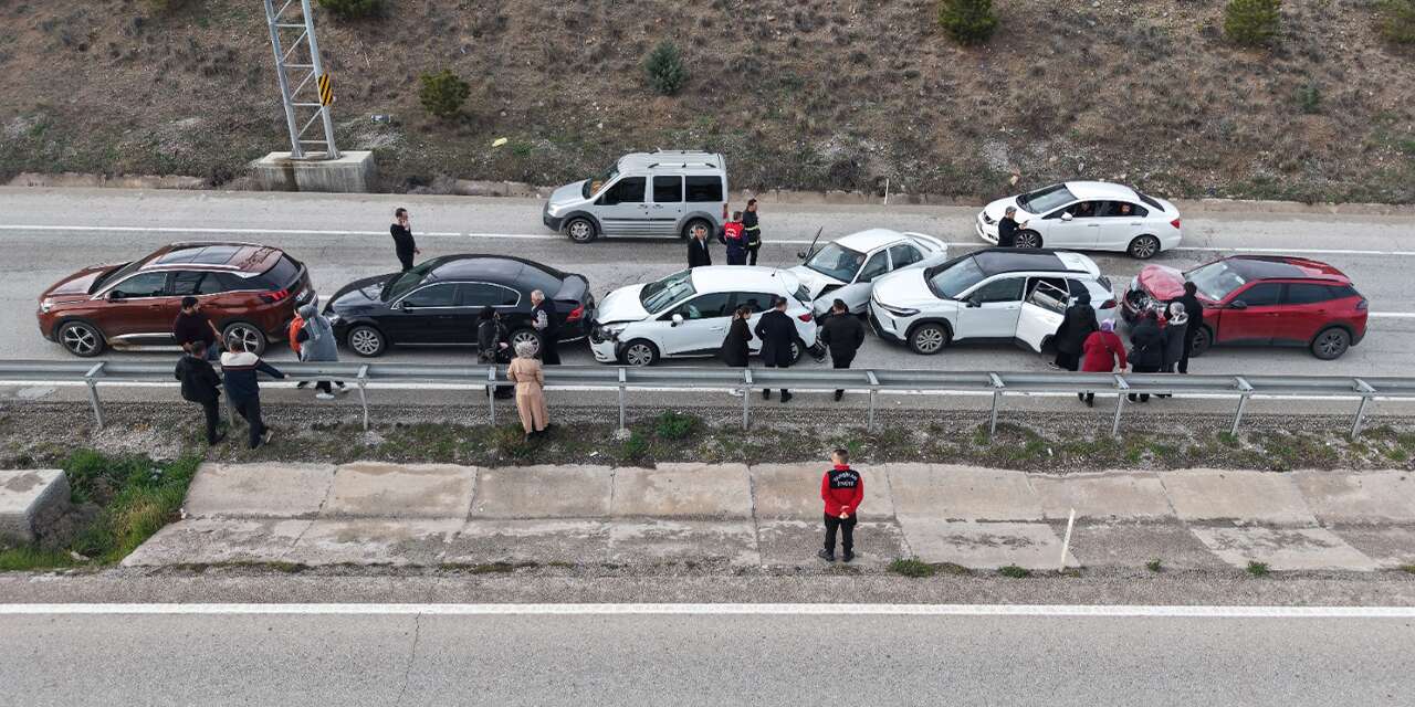 anne-ve-iki-cocugu-kazada-yaralandi