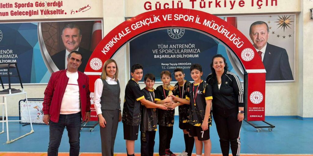 badmintonda-kupalar-sahiplerini-buldu