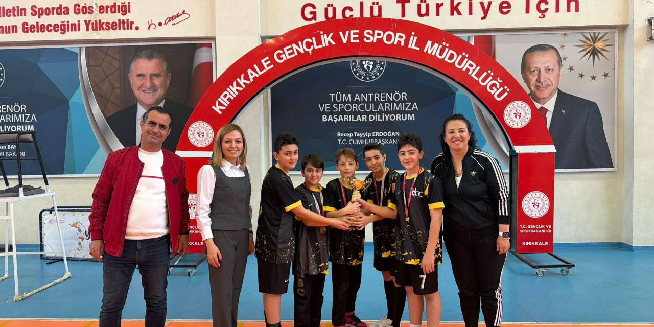 badmintonda-kupalar-sahiplerini-buldu