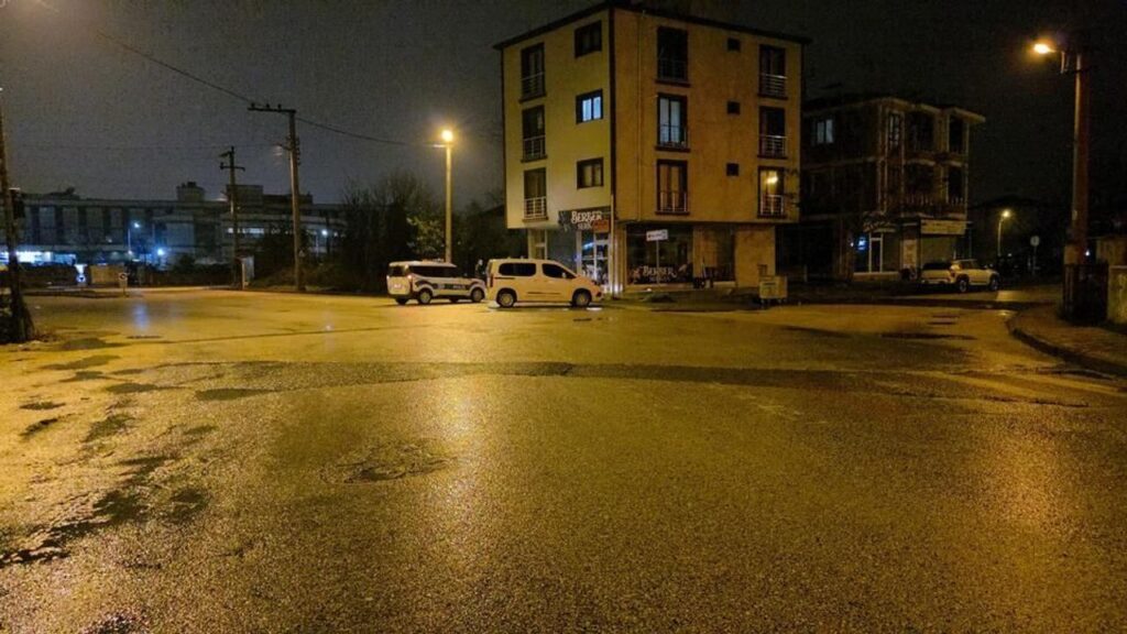 14-yasinda-cocuk,-durakta-vurulmus-halde-bulundu