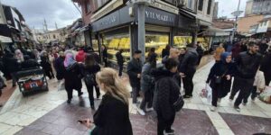 Altın fiyatları düşünce vatandaşlar kuyumculara akın etti
