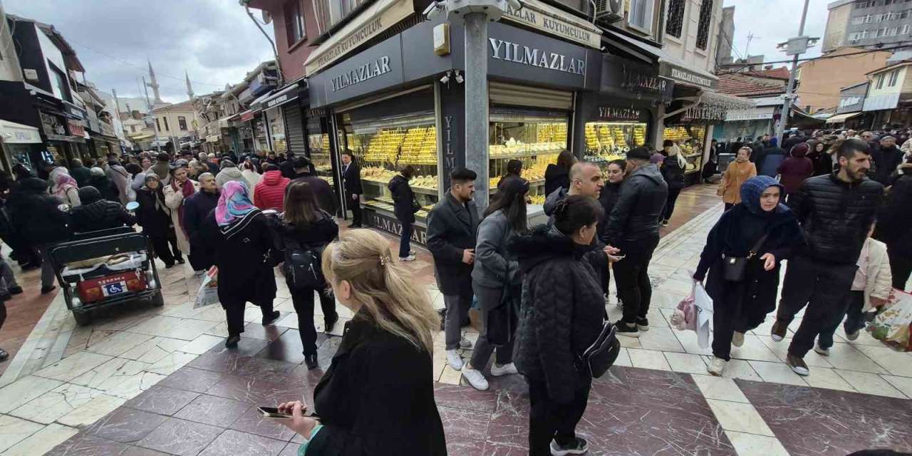 altin-fiyatlari-dusunce-vatandaslar-kuyumculara-akin-etti