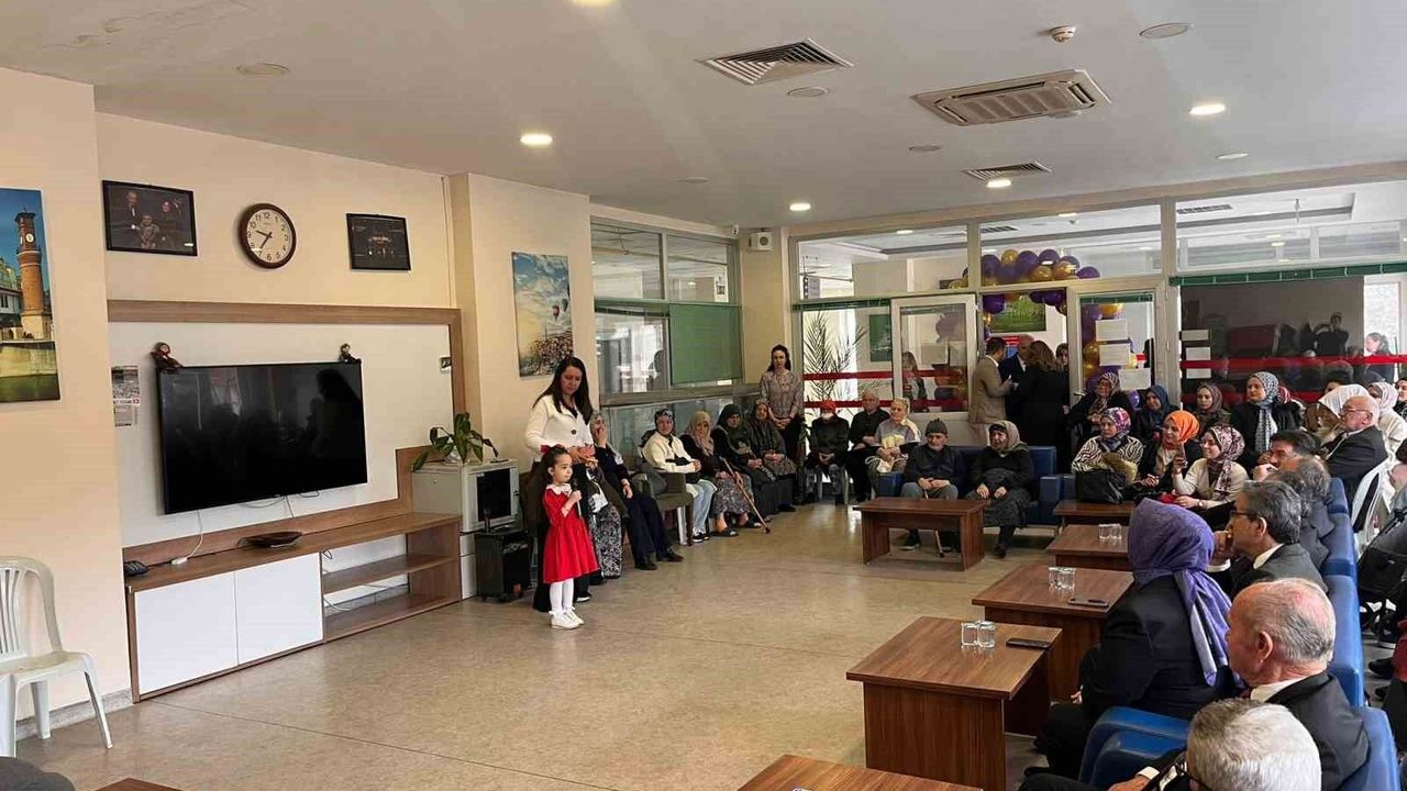 miniklerden-huzurevi-sakinlerine-anlamli-ziyaret