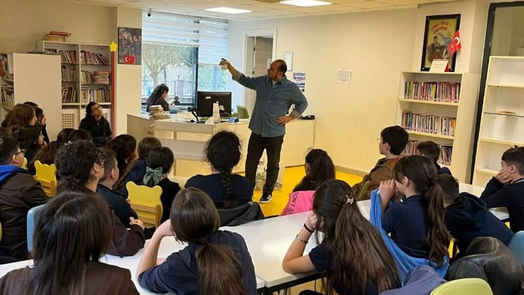 ogrenciler-kutuphanede-bulustu