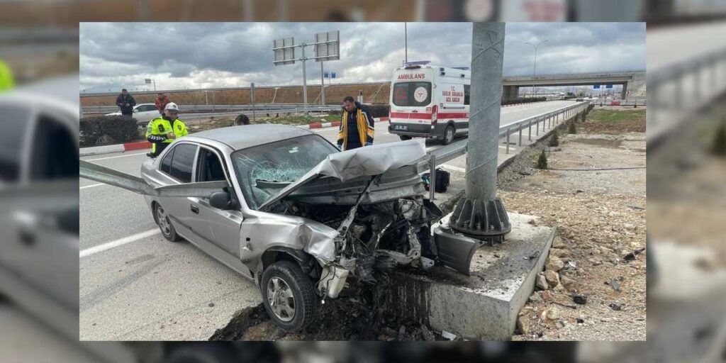 otomobil-demir-bariyere-ok-gibi-saplandi