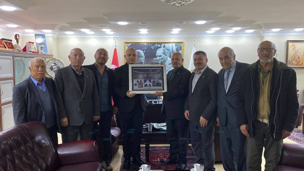 sehitler-aniti-icin-tesekkur-ziyareti