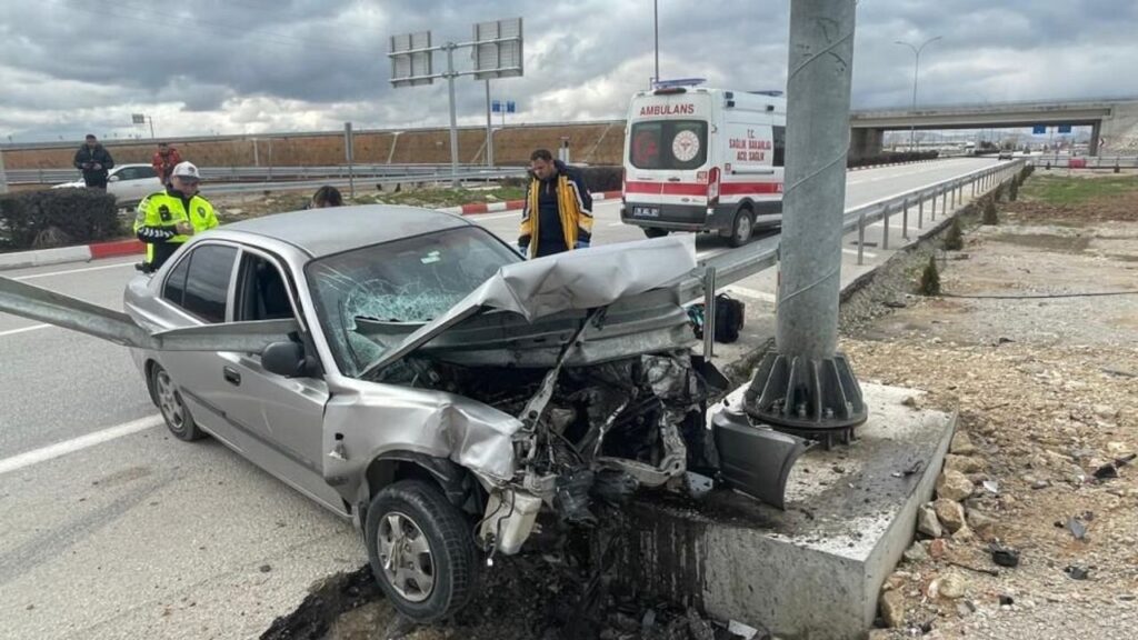 direksiyon-hakimiyetini-kaybetti-bariyere-girdi