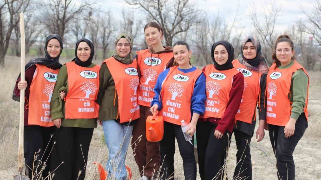 karapinar’da-erozyon-sahasina-fidan-dikildi