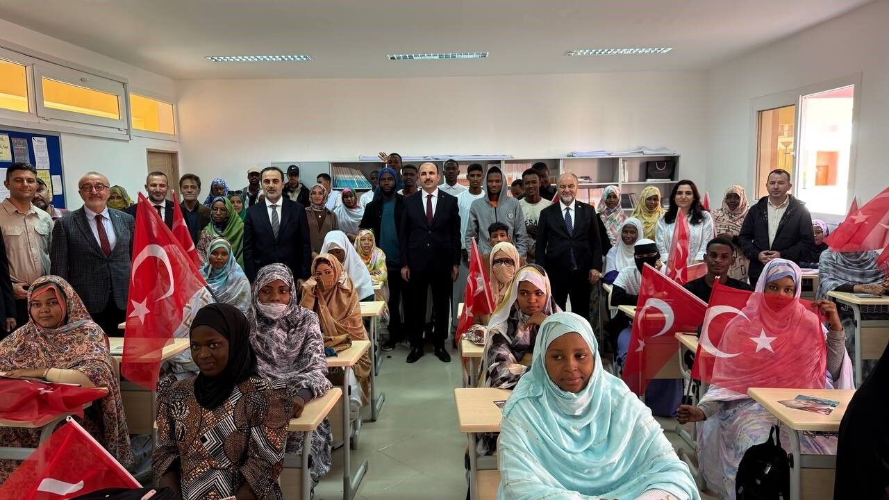 moritanya’da-turkoloji-okuyan-afrikali-ogrenciler-uclg-baskani-altay’i-coskuyla-karsiladi