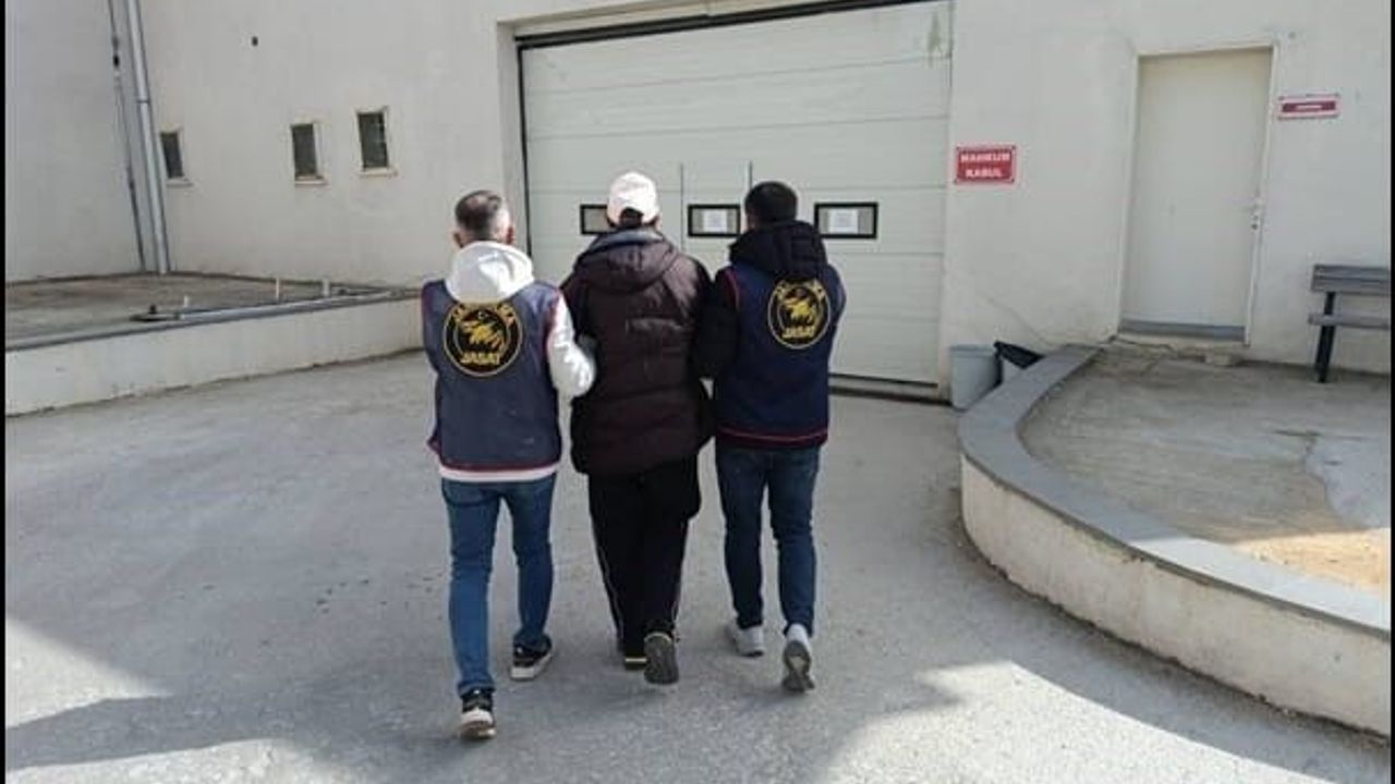 21-yil-hapis-cezasi-bulunan-dolandirici-jasat’tan-kacamadi