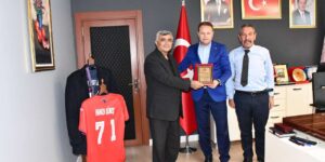 Yılların yorgunluğu bir plaketle taçlandı