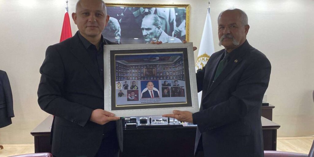 kirikkale-belediye-baskani’na-duygulandiran-hediye