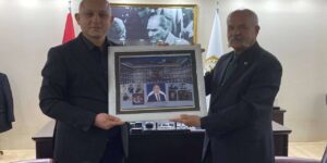 Kırıkkale Belediye Başkanı’na duygulandıran hediye