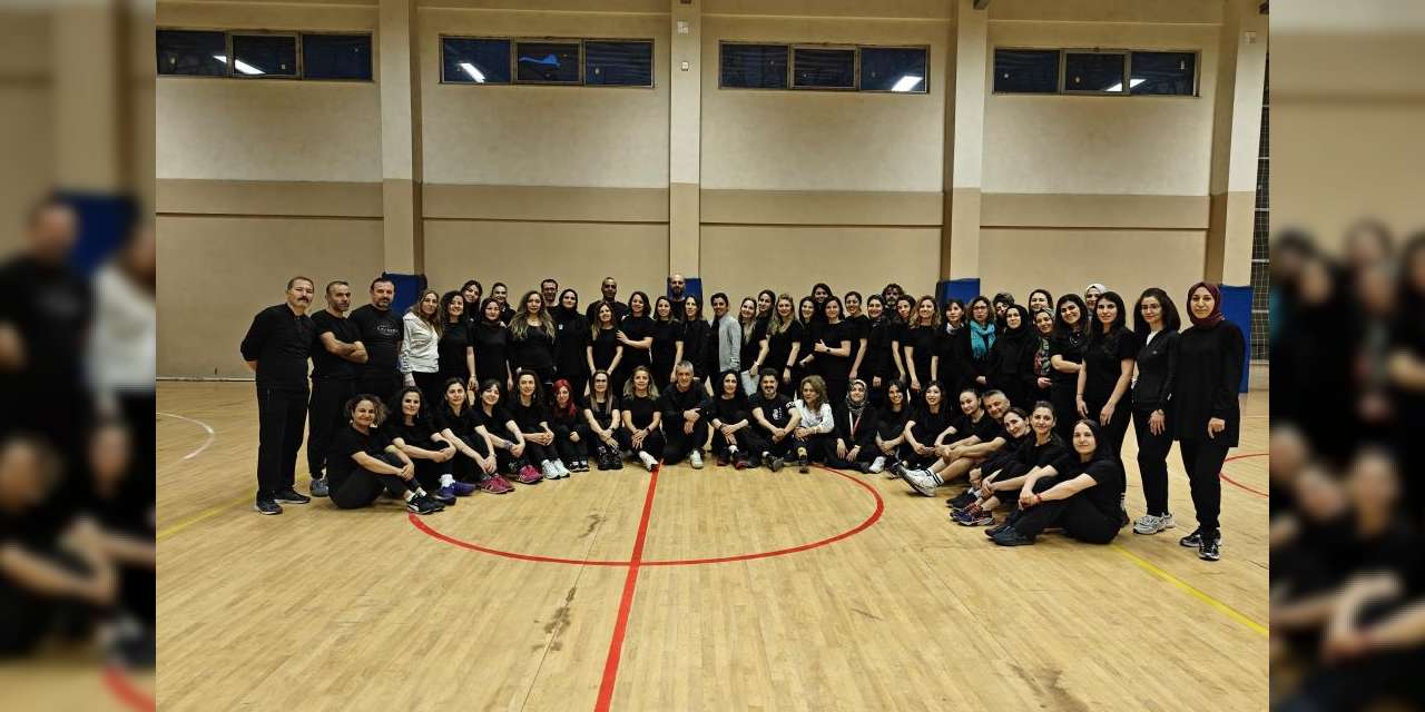 ogretmen-ogretmenlere-ders-verdi,-turkiye’de-ilki-gerceklestirdi