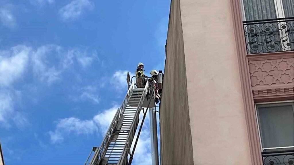 firinin-bacasinda-cikan-yangin-korkuttu