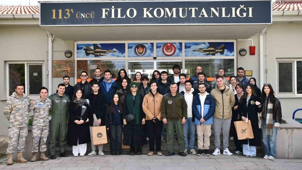 gencler-kislada-mehmetcikle-omuz-omuza-bir-gun-gecirdi