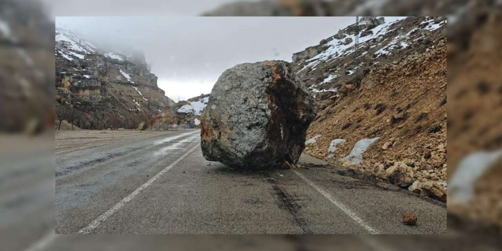 kirikkale-karaman-yolunda-dev-kaya-alarmi!