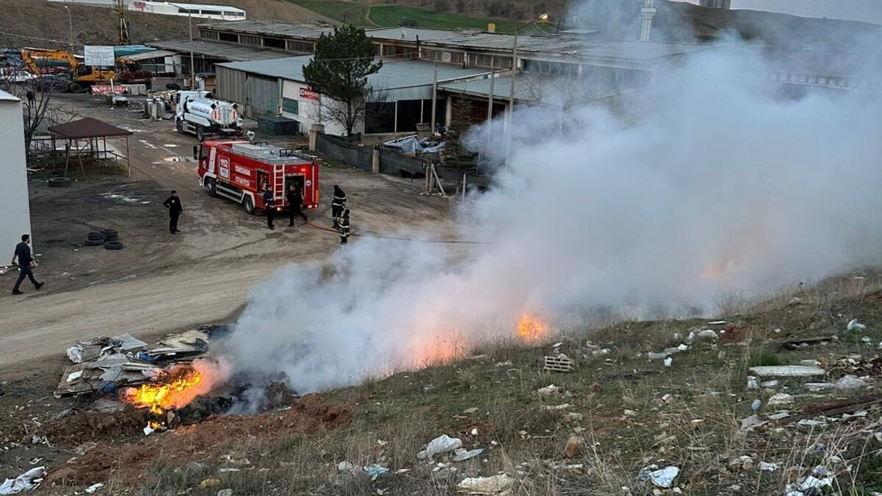 yeni-sanayi-sitesi’nde-atik-yangini-korkuttu