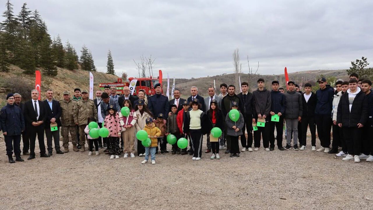 orman-haftasinda-hasandede’de-fidanlar-toprakla-bulustu