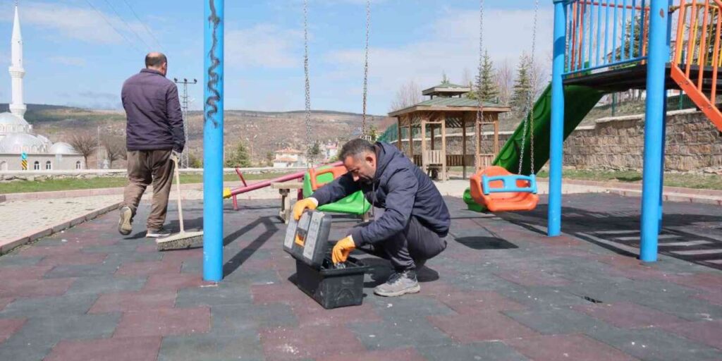 akdagmadeni’nde-bahar-mesaisi:-park-ve-bahceler-yenileniyor