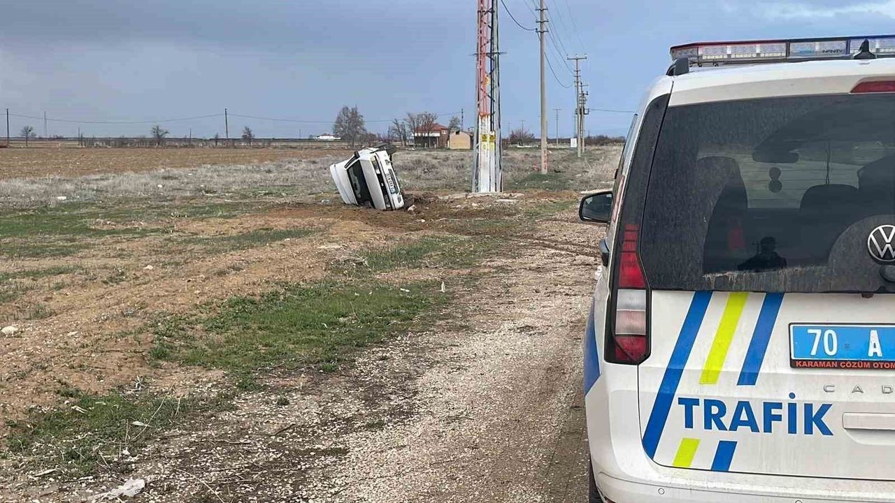 otomobil-devrildi:-aractaki-5-kisi-kazayi-burnu-bile-kanamadan-atlatti