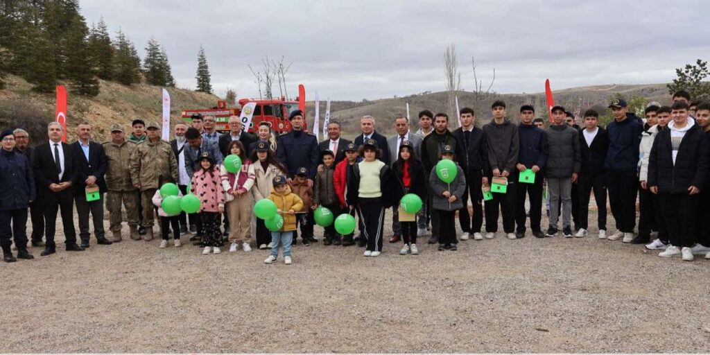 hasandede’de-fidanlar-toprakla-bulustu:-“gelecege-nefes,-dogaya-umut”