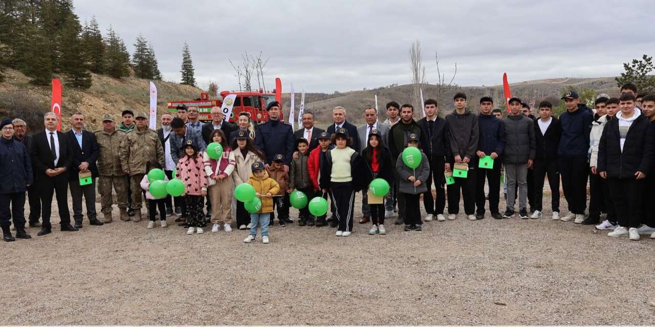hasandede’de-fidanlar-toprakla-bulustu:-“gelecege-nefes,-dogaya-umut”