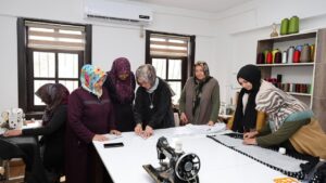Aşağımahmutlar’da Kadınlar Kursla Üreterek Güçleniyor