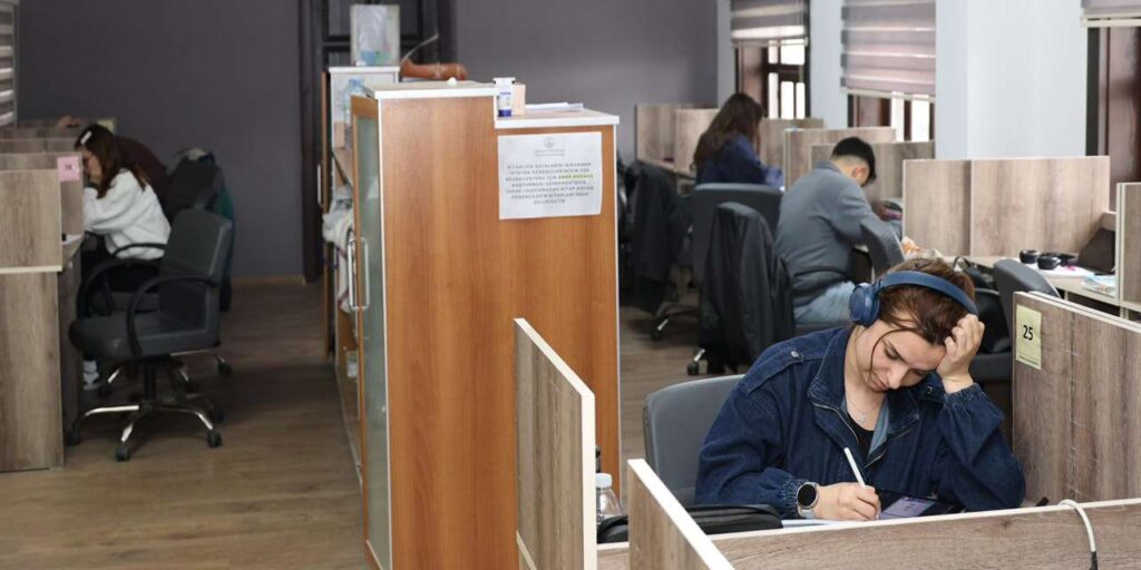 kirikkale’de-genclere-dev-destek:-uykusuz-kutuphane-yks-mesaisinde!