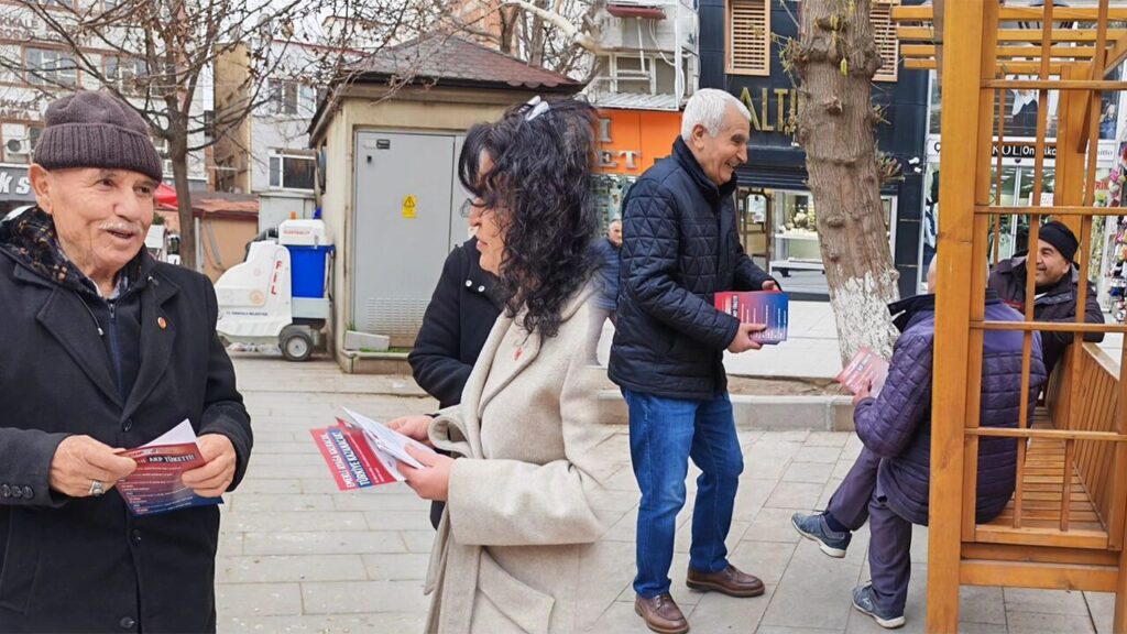 chp-kirikkale-sahaya-indi:-emekliler-icin-cozum-brosuru