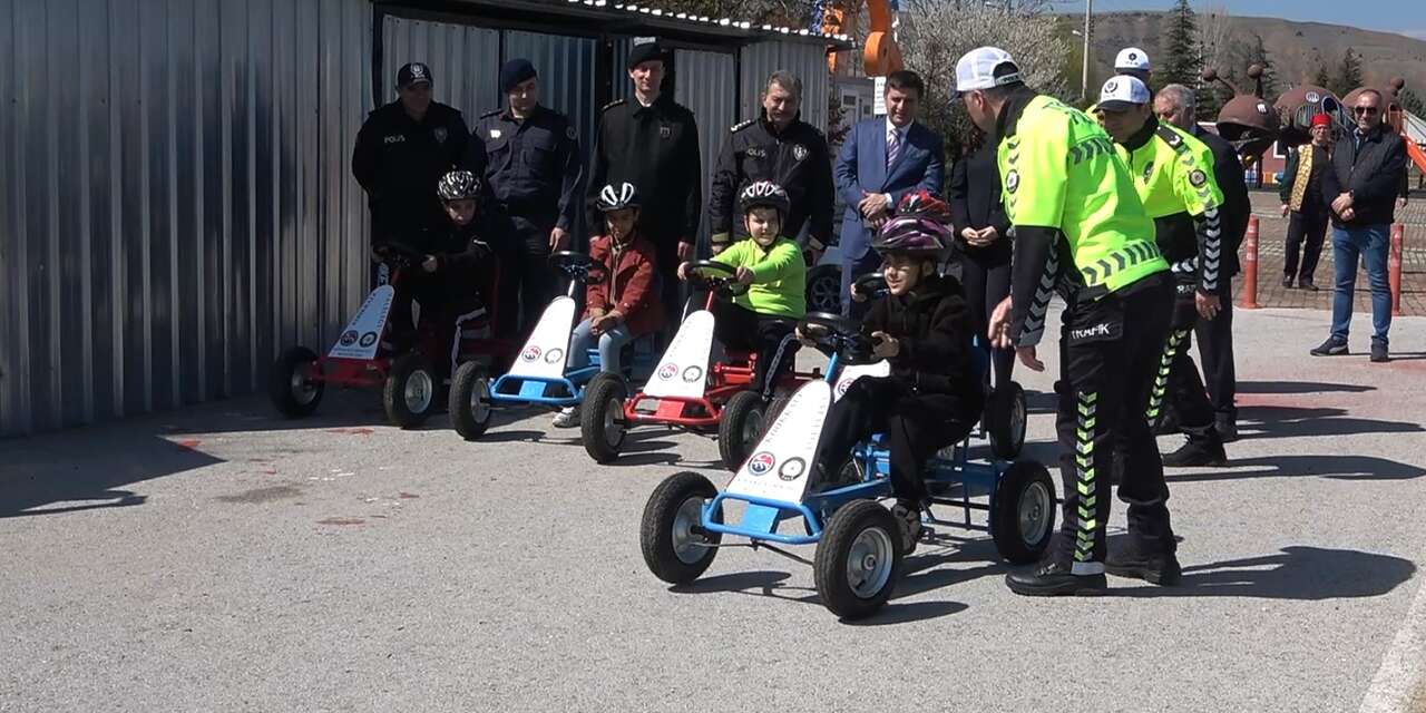 gelecegin-suruculeri-trafik-kurallarini-bu-parkta-ogreniyor