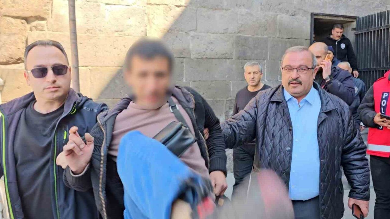 intihardan-vazgecti,-gazeteciye-saldirdi