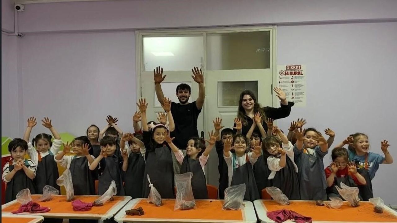 toprakla-bulusan-minik-ellerden-renkli-eserler