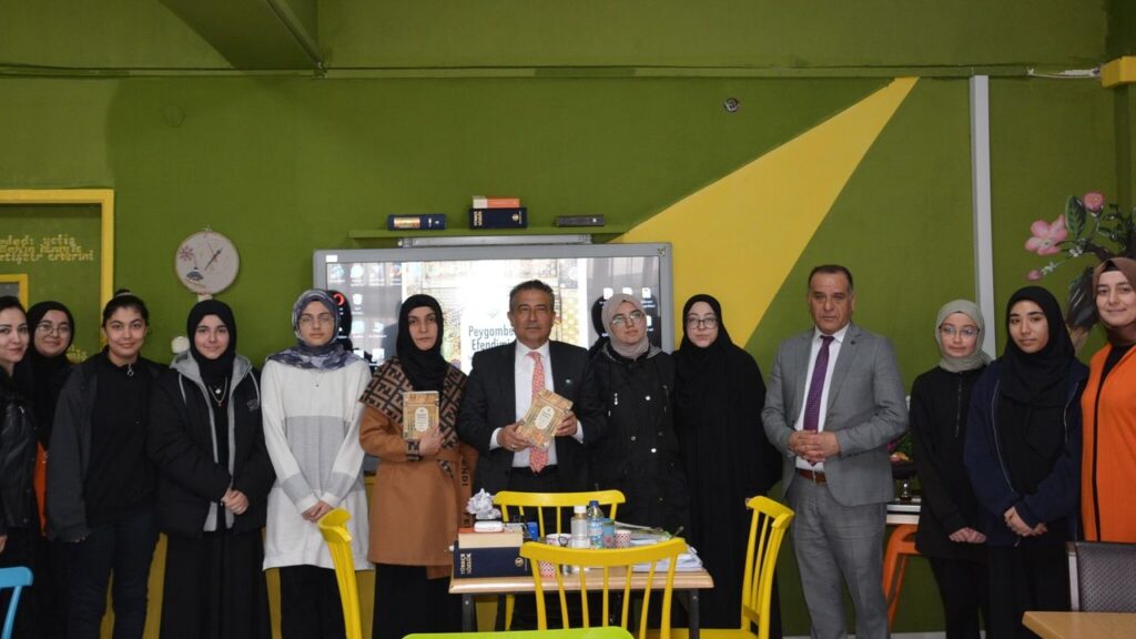 rahmi-guney,-edebiyat-atolyesi-etkinligine-katildi