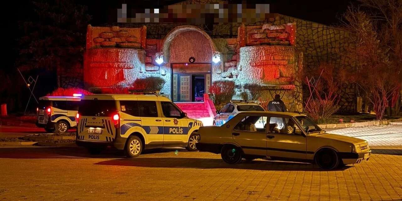 kavgayi-ayirmaya-calisirken-bicaklandi!