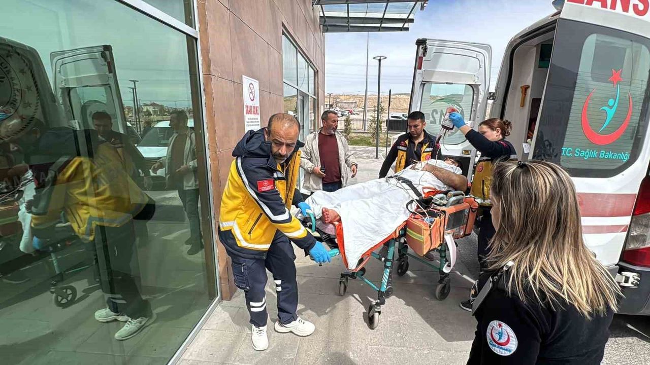 once-bosanma-asamasinda-oldugu-esini,-sonra-kendisini-bicakladi