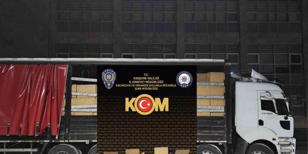 polis-ekipleri-tarafindan-durdurulan-kamyonda-5,5-ton-kacak-tutun-ele-gecirildi