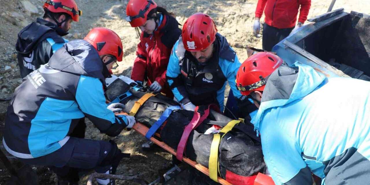 afad-ekiplerinden-heyelan-tatbikati