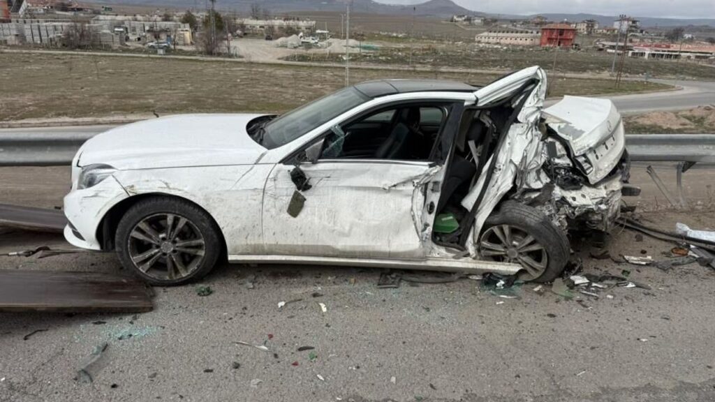 mhp-eski-milletvekilinin-oglunun-yaralandigi-kaza-kamerada