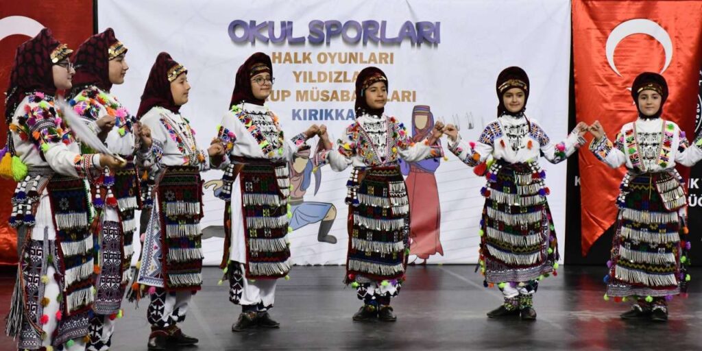 halk-oyunlarinda-sivas-ve-ankara-ruzgari