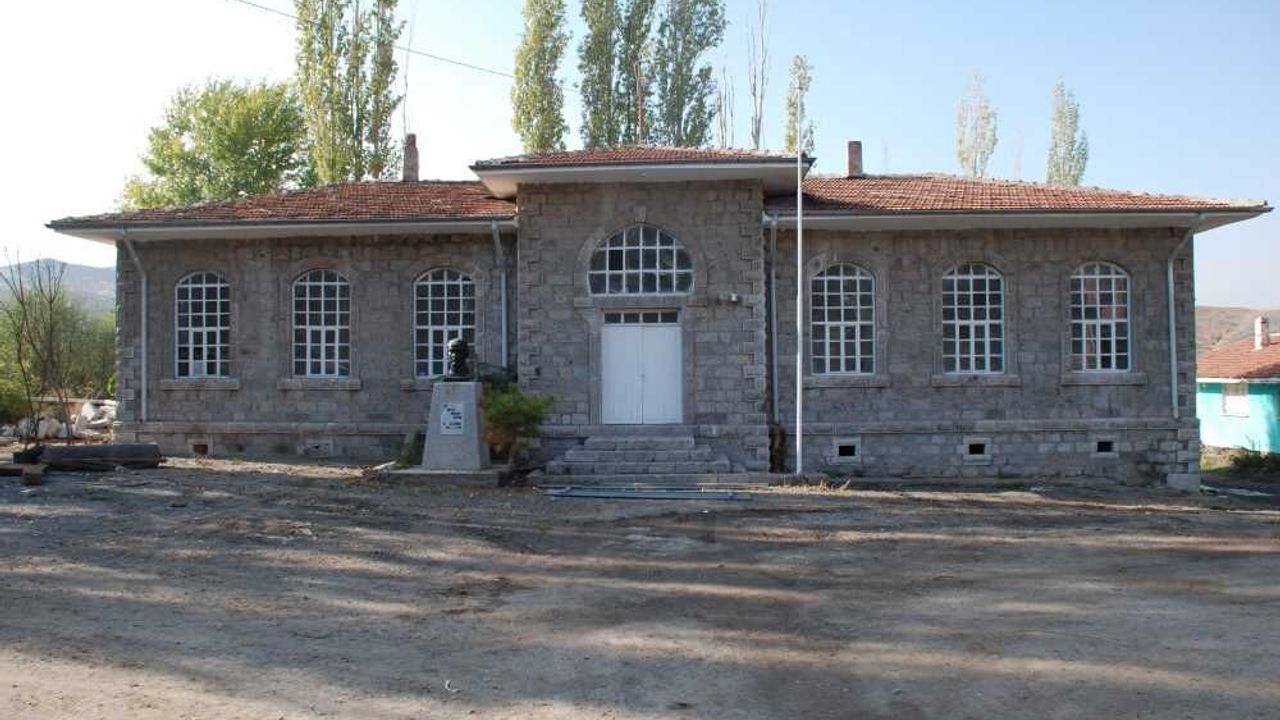 kiliclar-koyu’ndeki-tarihi-tas-bina-zamana-direniyor