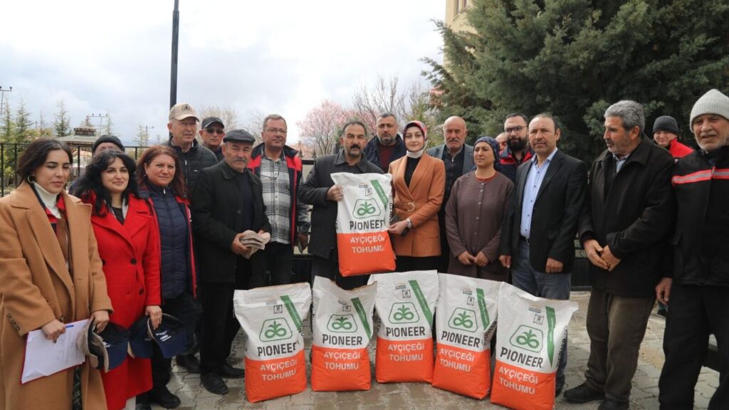 Üreticilere 152 Torba Tohum Dağıtıldı