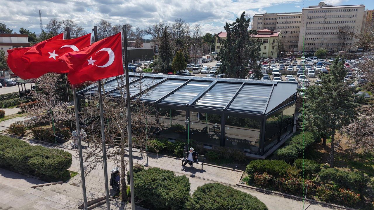 cumhuriyet-meydani’nda-yeni-tesis-geliyor